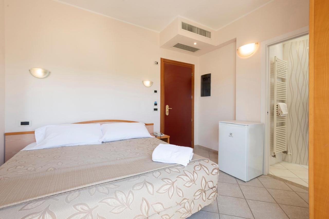 Hotel Residence Imperial Мисано Адриатико Екстериор снимка