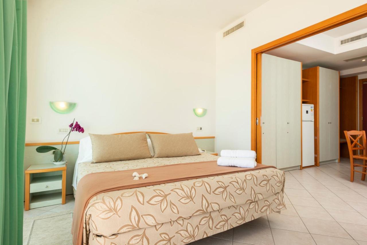 Hotel Residence Imperial Мисано Адриатико Екстериор снимка