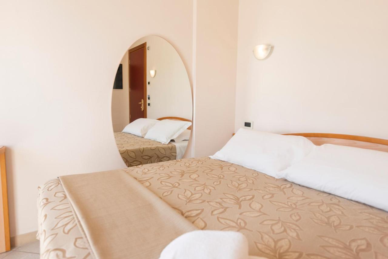 Hotel Residence Imperial Мисано Адриатико Екстериор снимка