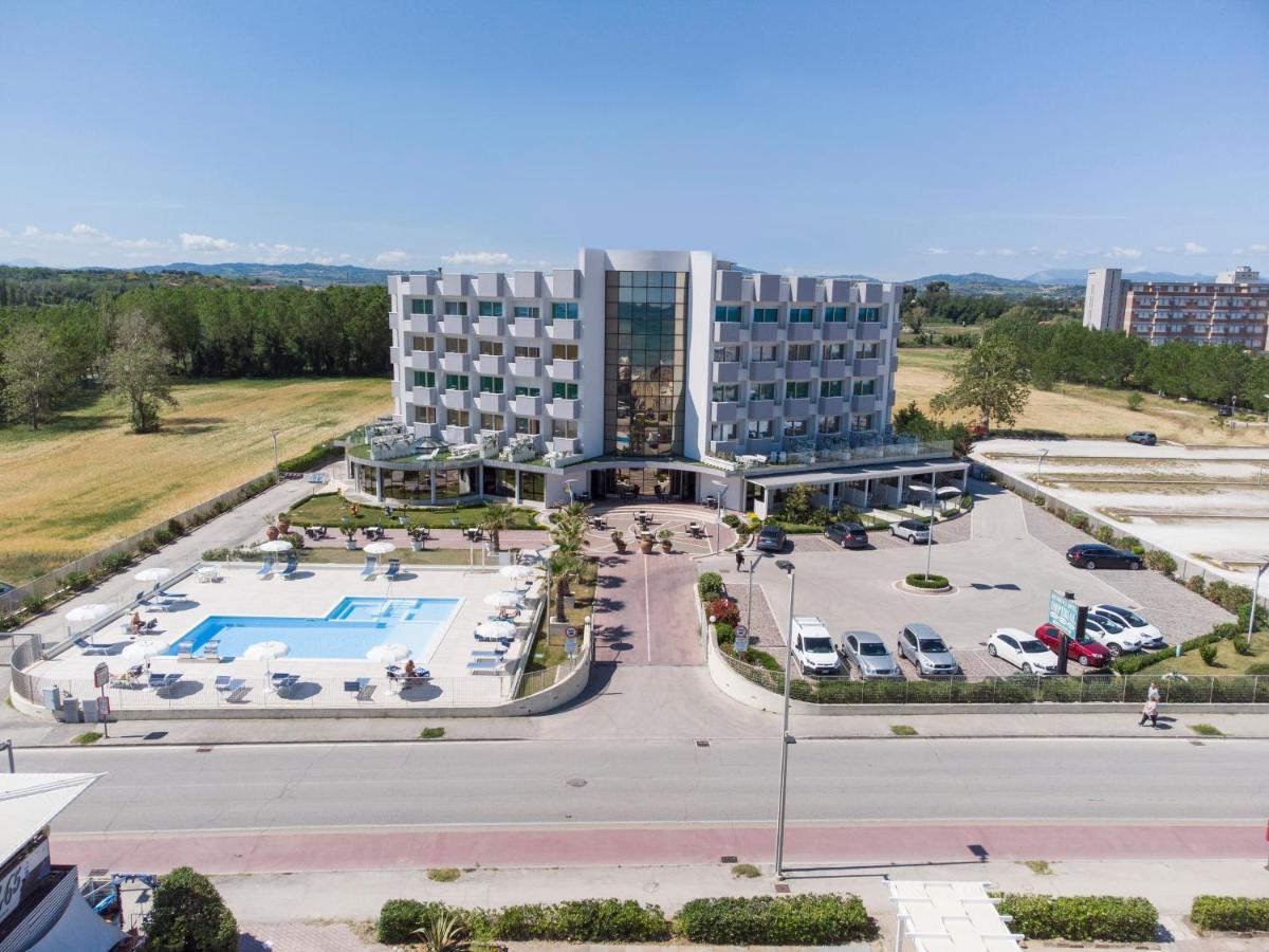 Hotel Residence Imperial Мисано Адриатико Екстериор снимка