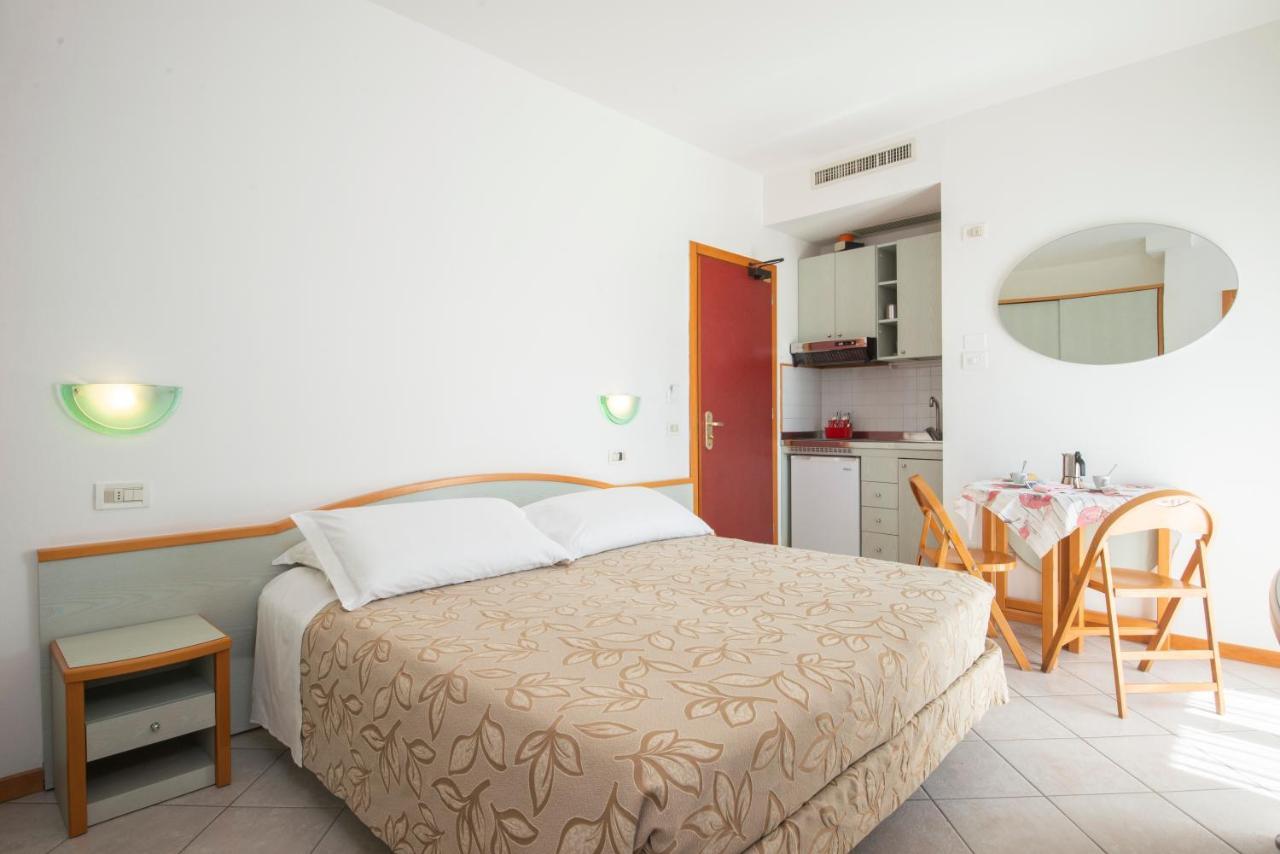 Hotel Residence Imperial Мисано Адриатико Екстериор снимка